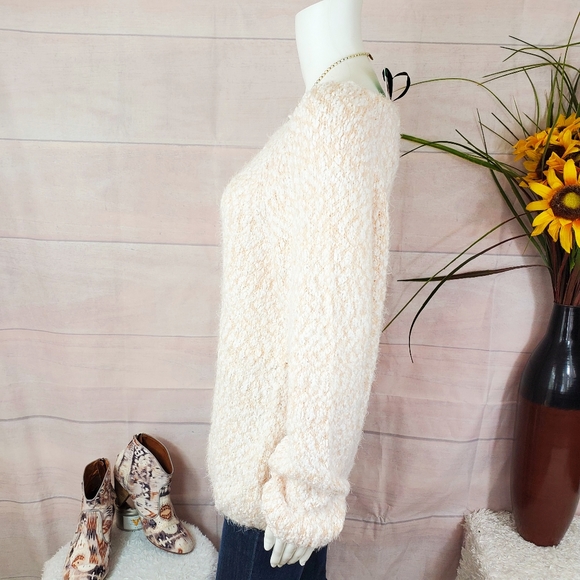 NWT! SO soft! Blush eyelash pullover sweater - Picture 5 of 8